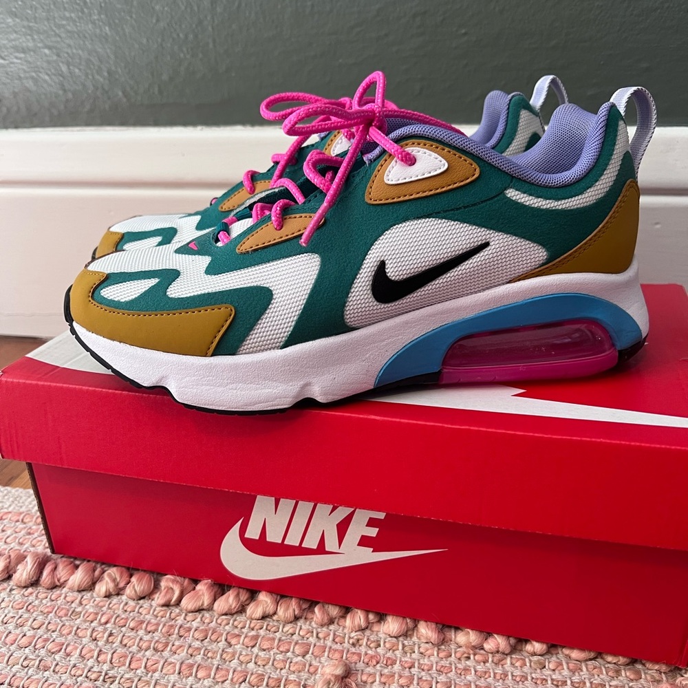 Nike Air Max 200 Women’s Mystic Green Colorway - size 8